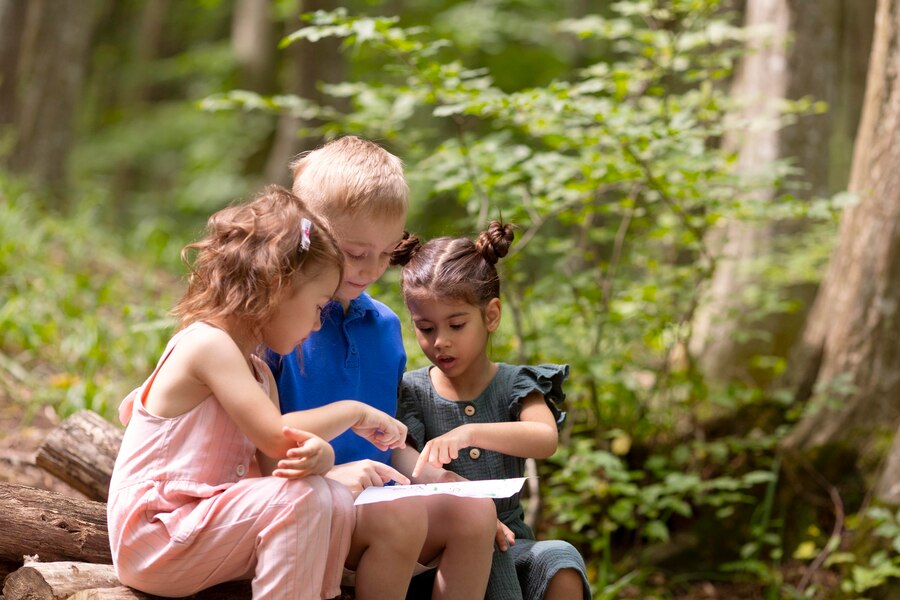 Wie man Kinder dazu ermutigt, die Natur zu erkunden und zu schätzen